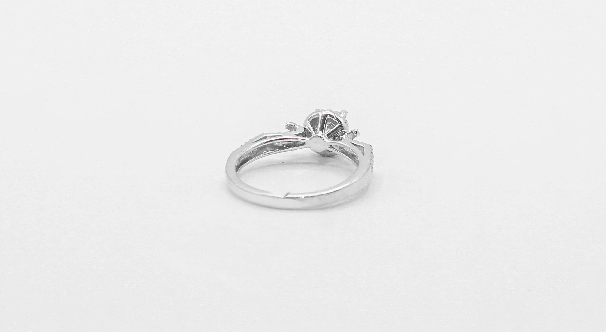 14K White Gold Diamond Ring - Image 2