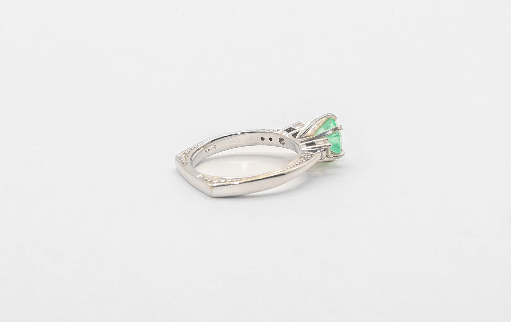 14K White Gold Green Sapphire and Diamond Solitaire Ring - Image 3