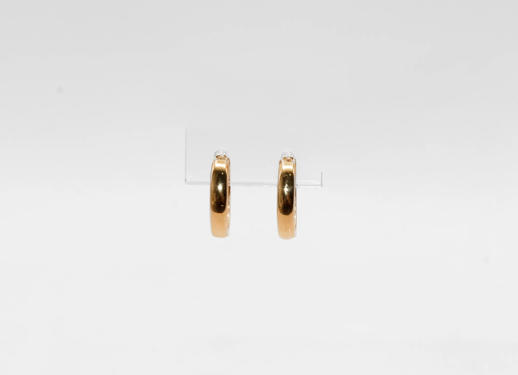 18K Gild Mini Huggies’ Earrings