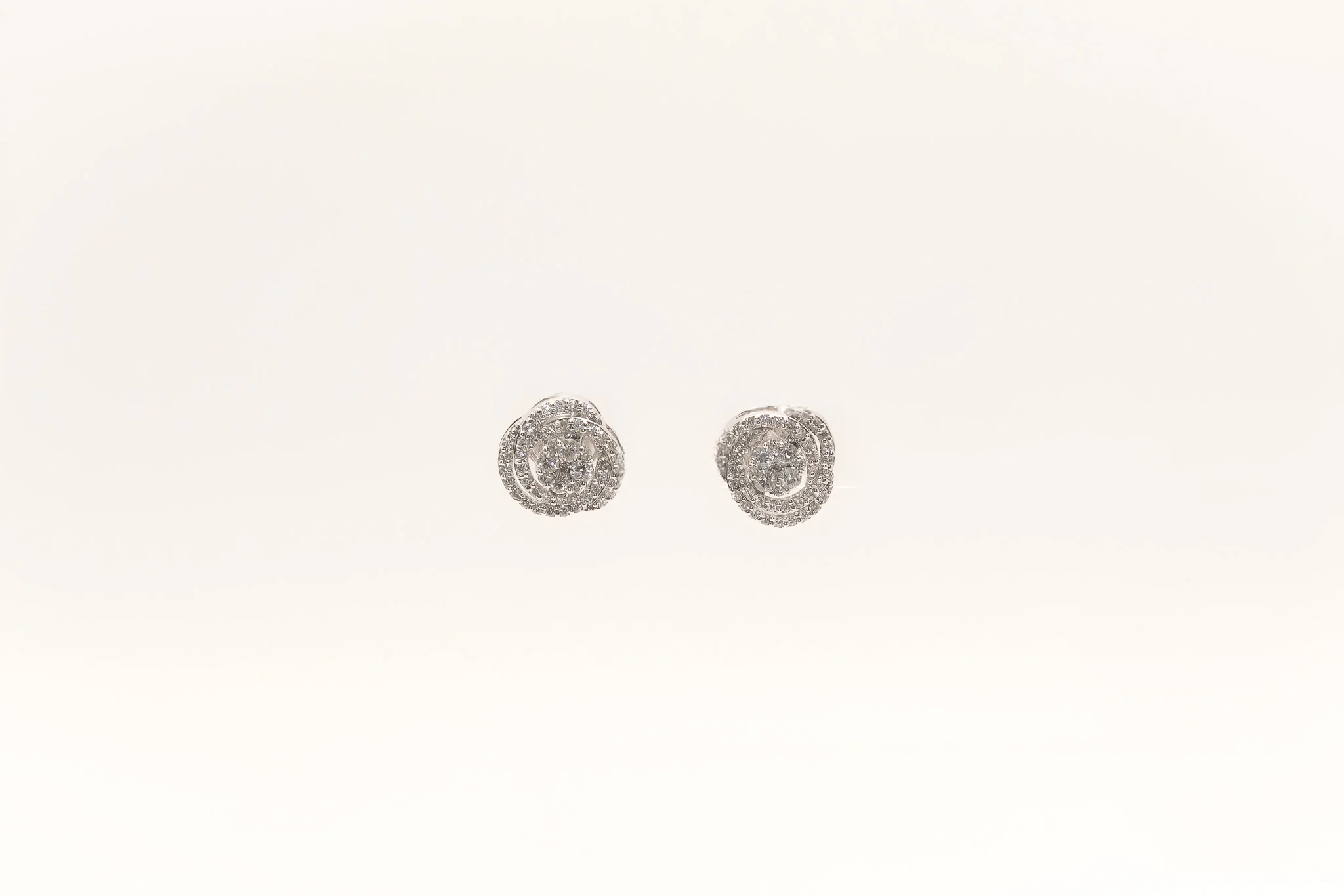 18K White Gold Diamond Stud Earrings