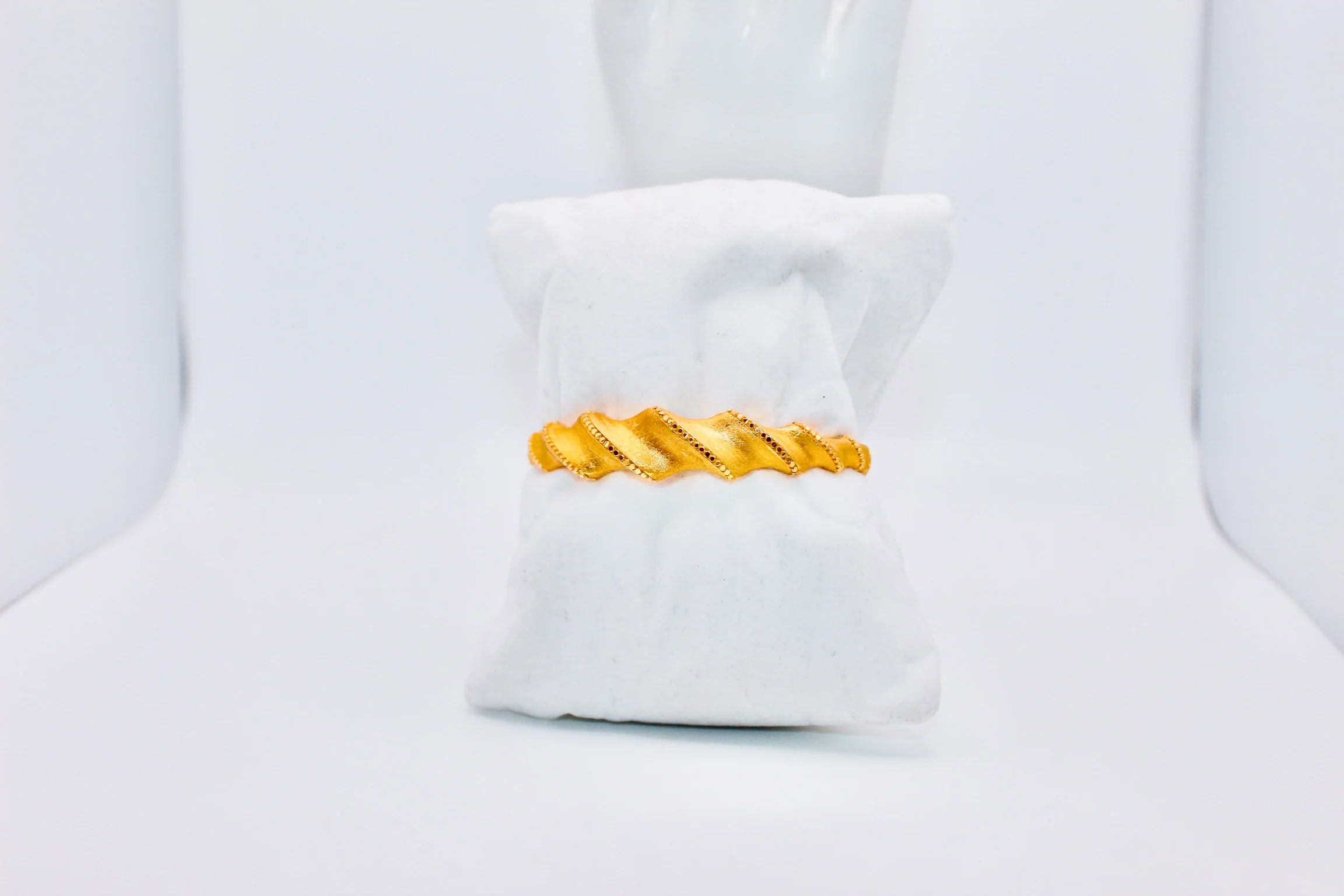 21K Gold Bangle Bracelet