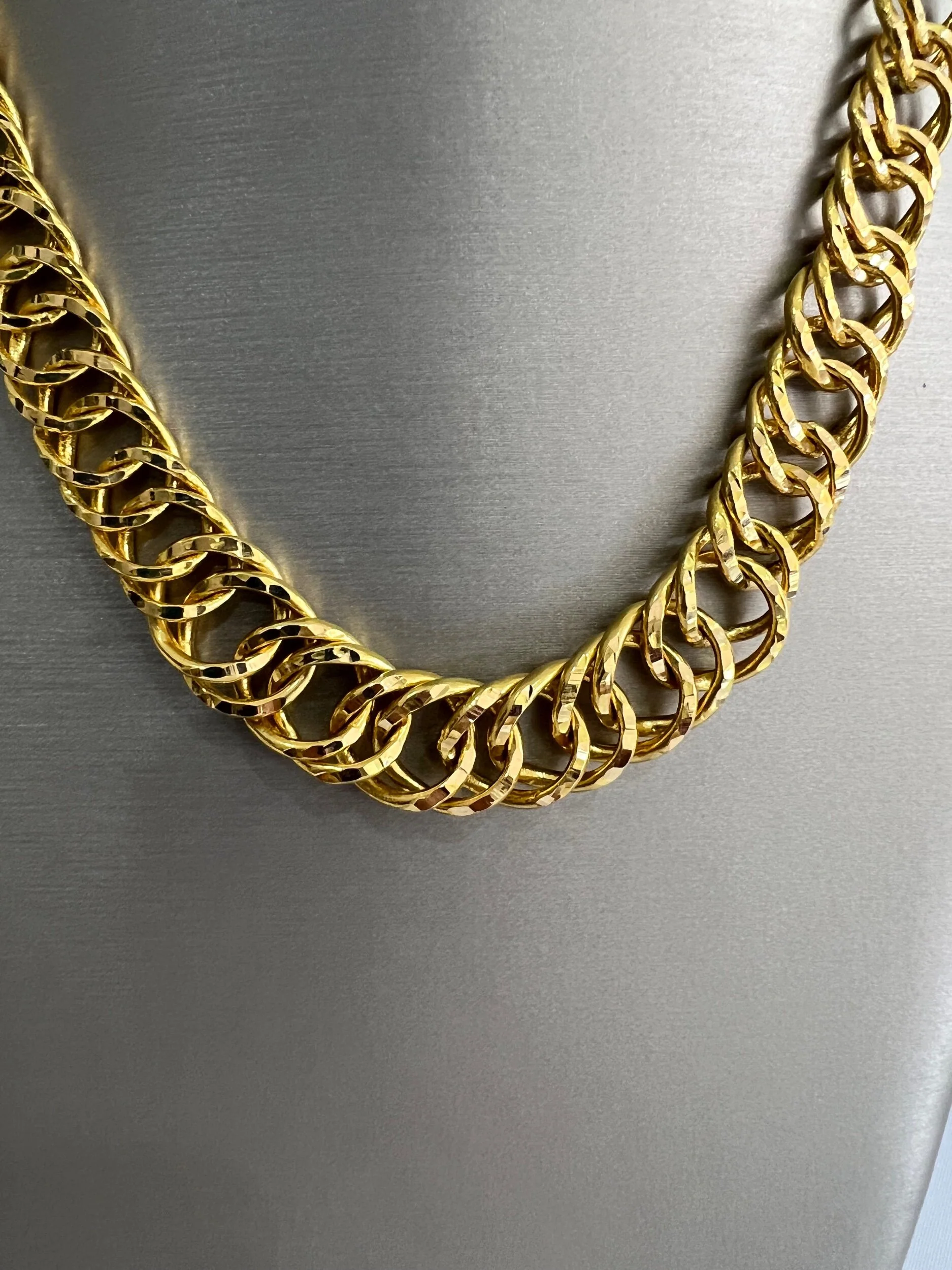 21K Gold Graduated Link Necklace - Image 2
