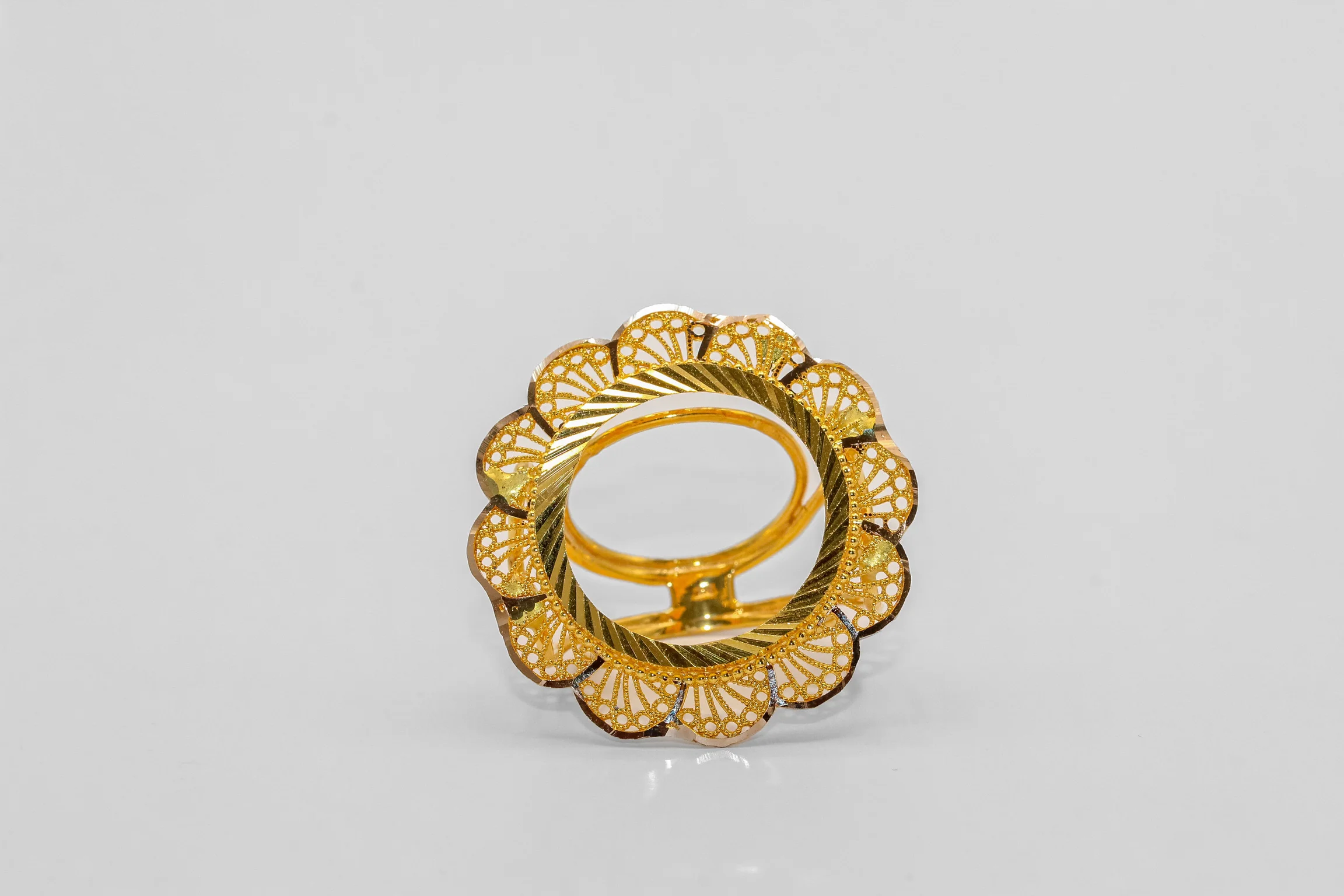 21K Gold Coin Frame Ring - Image 2