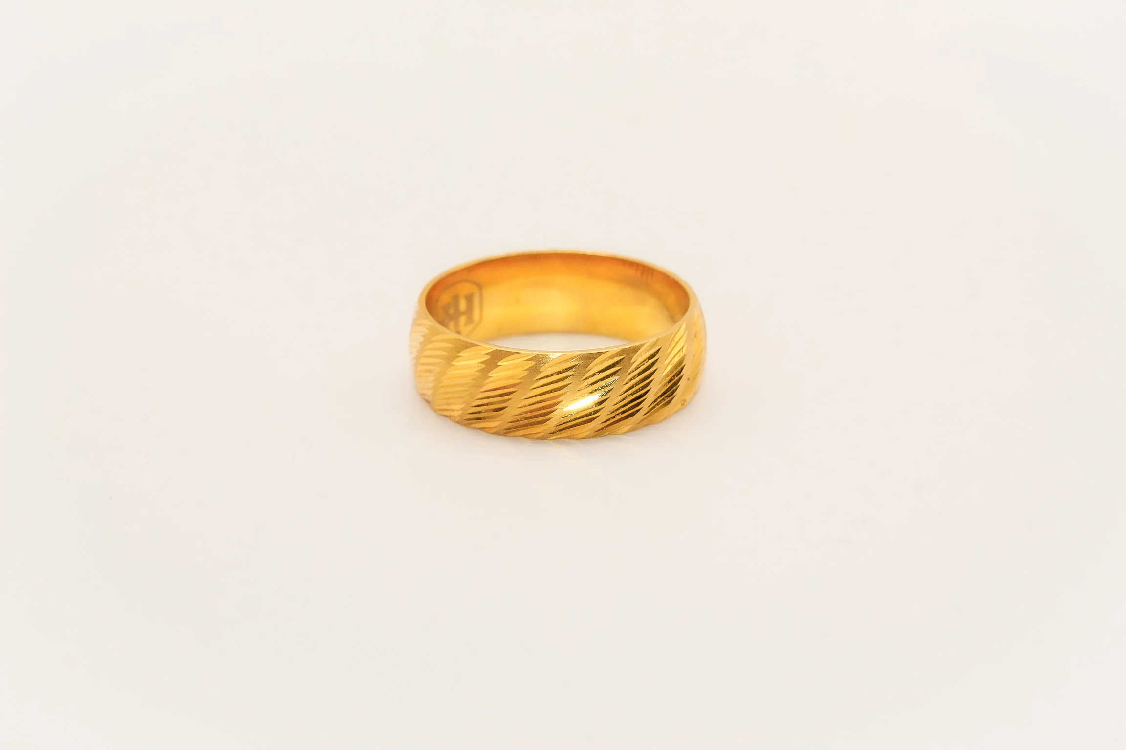 21K Gold Comfort Fit Band