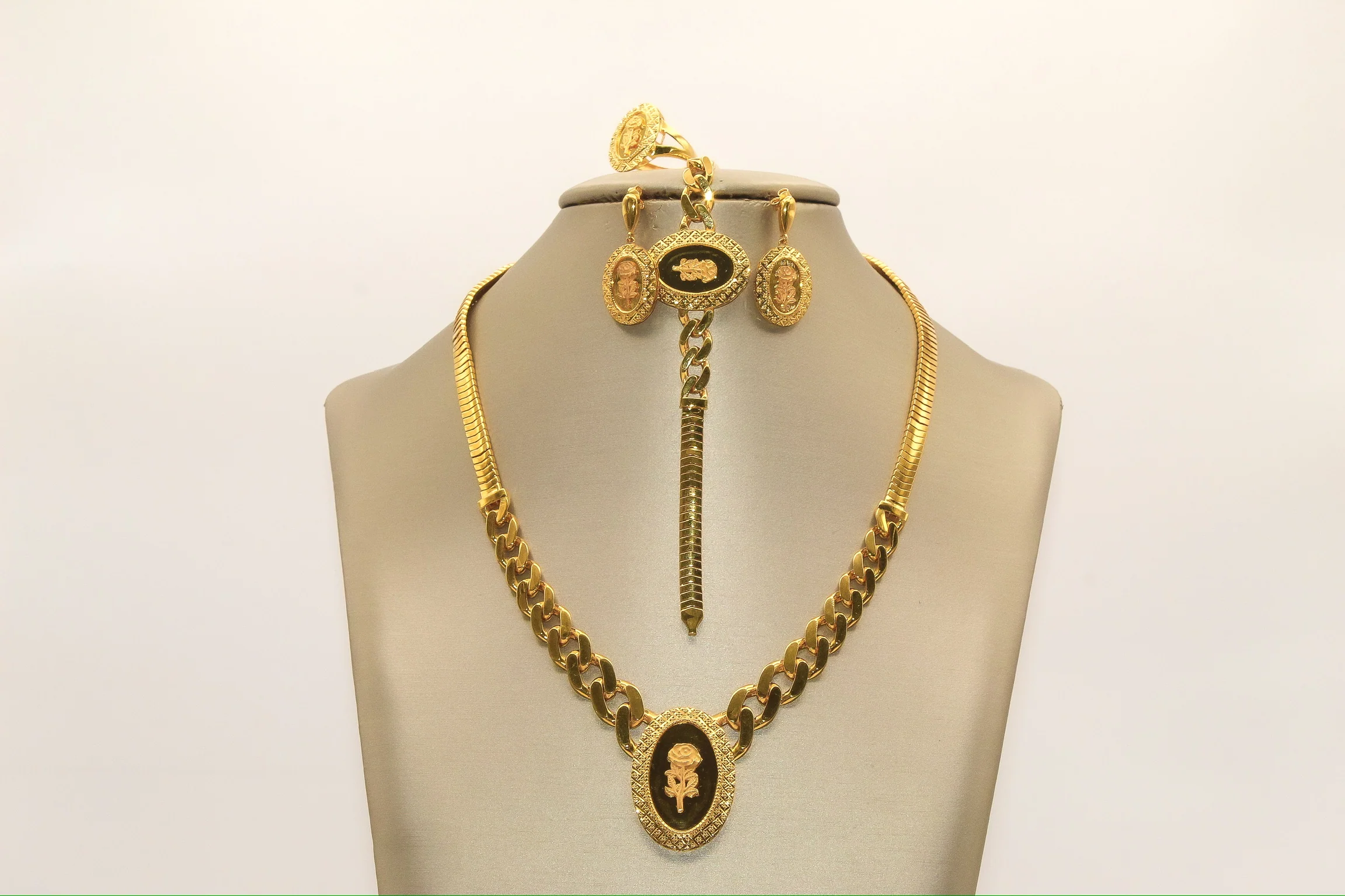 21K Gold Rose Link Set - Image 4