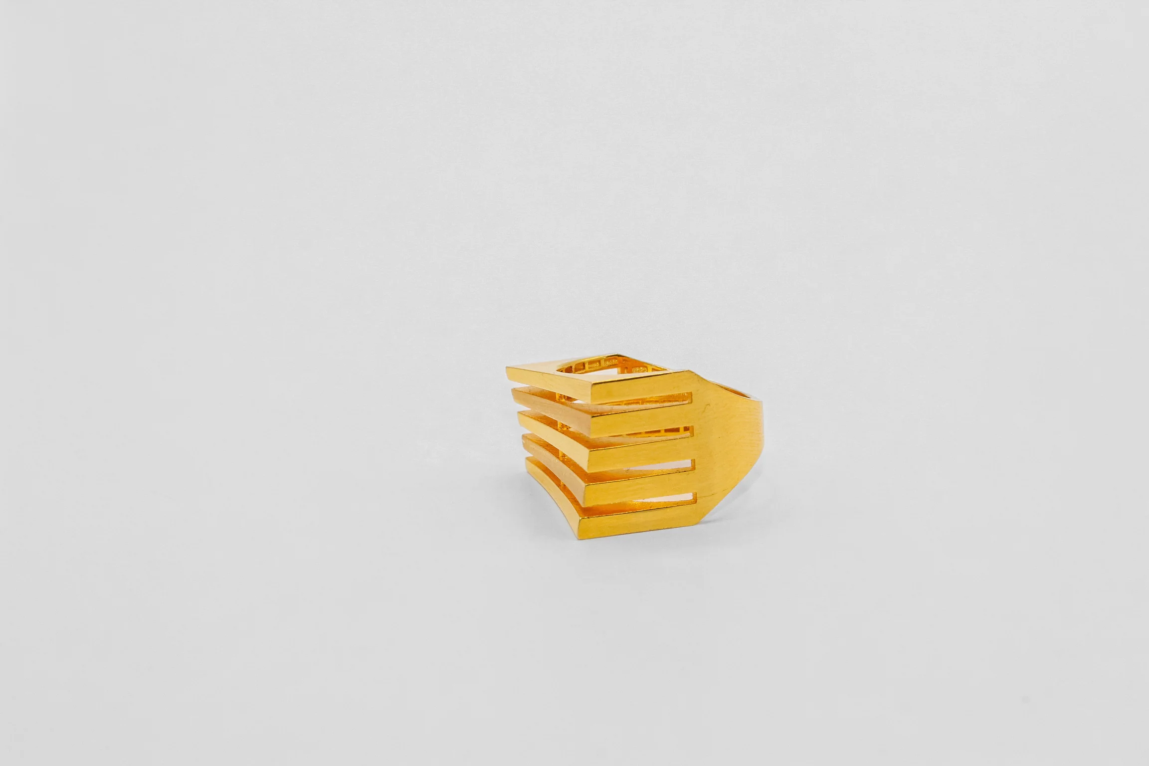 21K Gold Modern Ring - Image 3