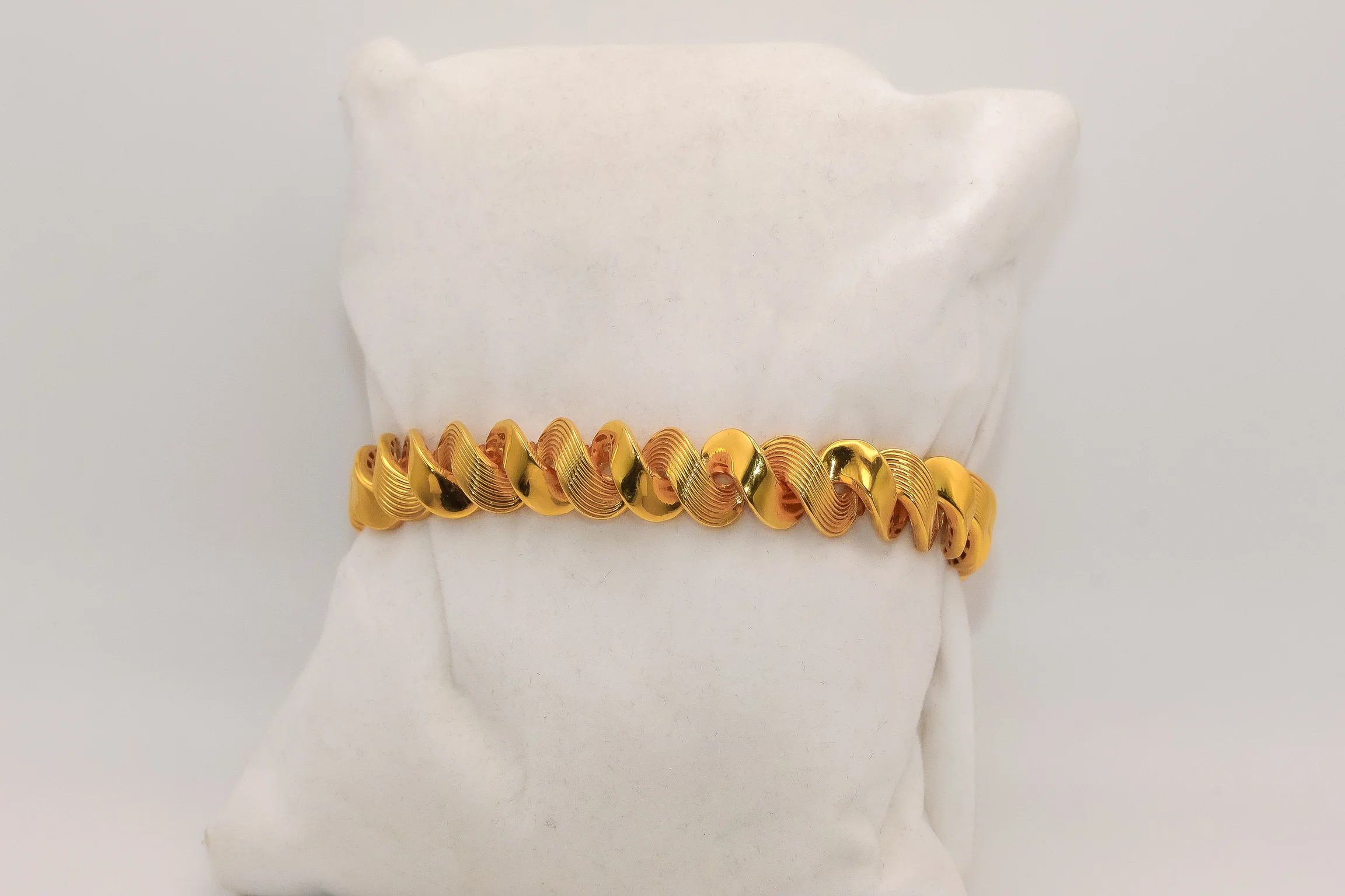 21K Gold Large Swirl Bracelet