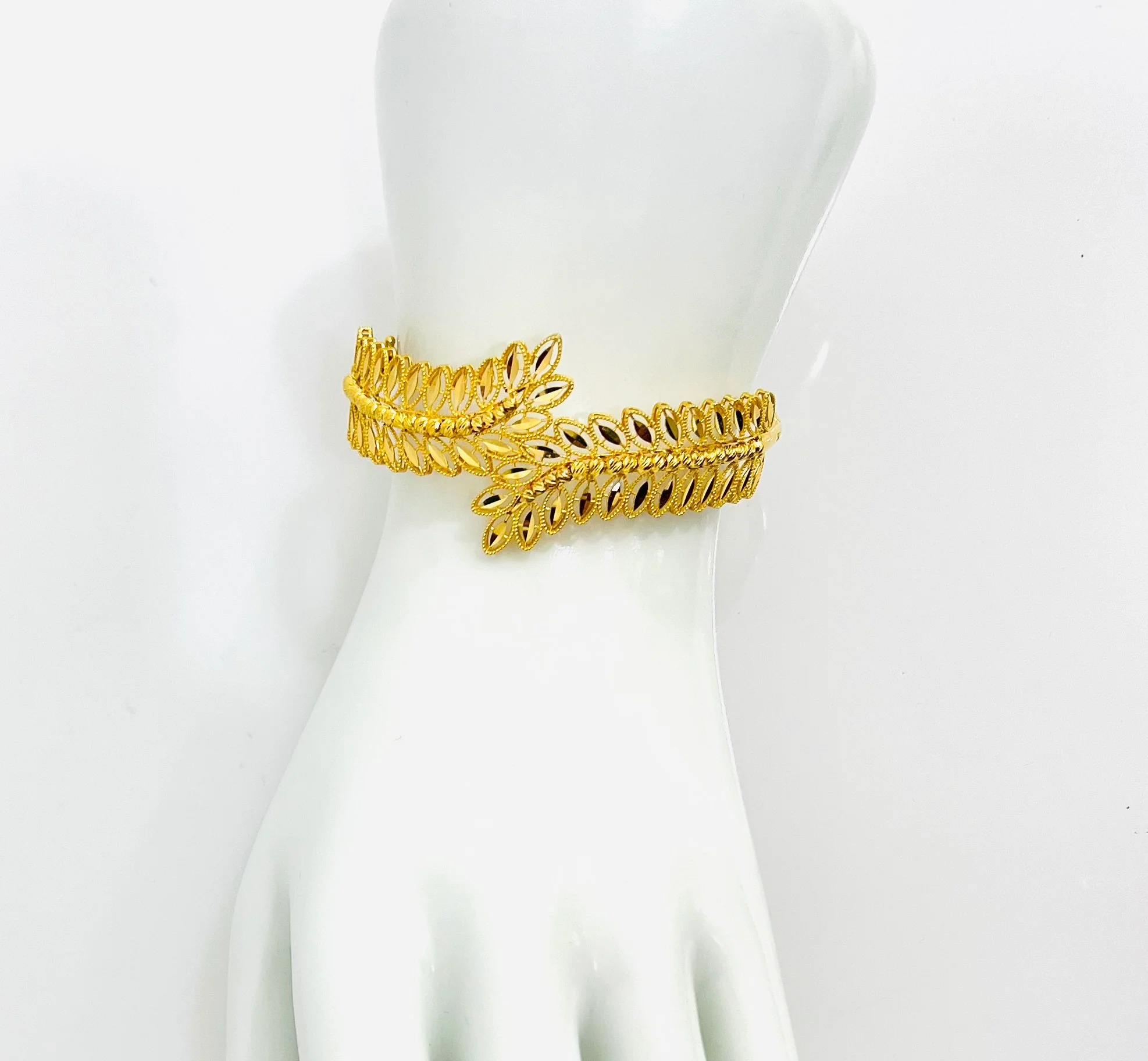 21K Gold Leaf Bangle Bracelet - Image 3