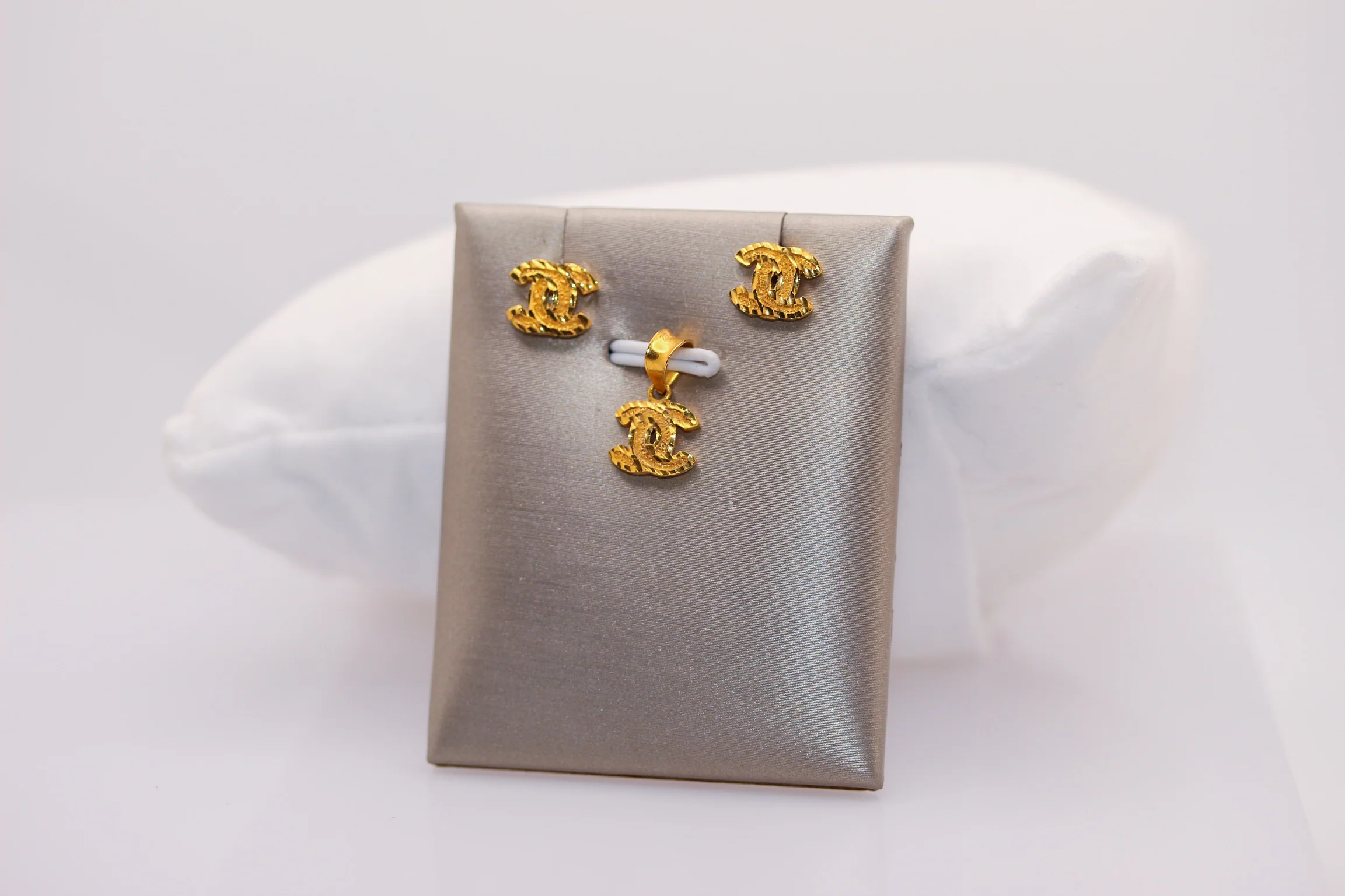 21K Gold Pendant Set