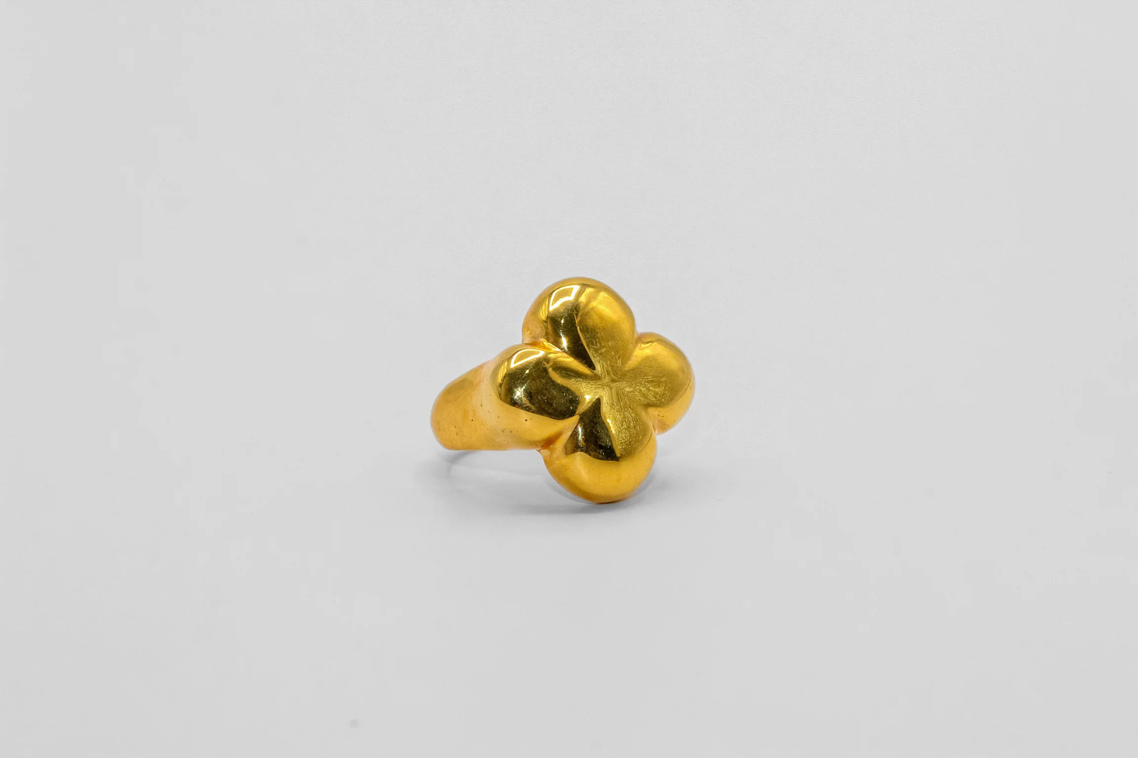 21K Gold Clover Puff Ring - Image 2