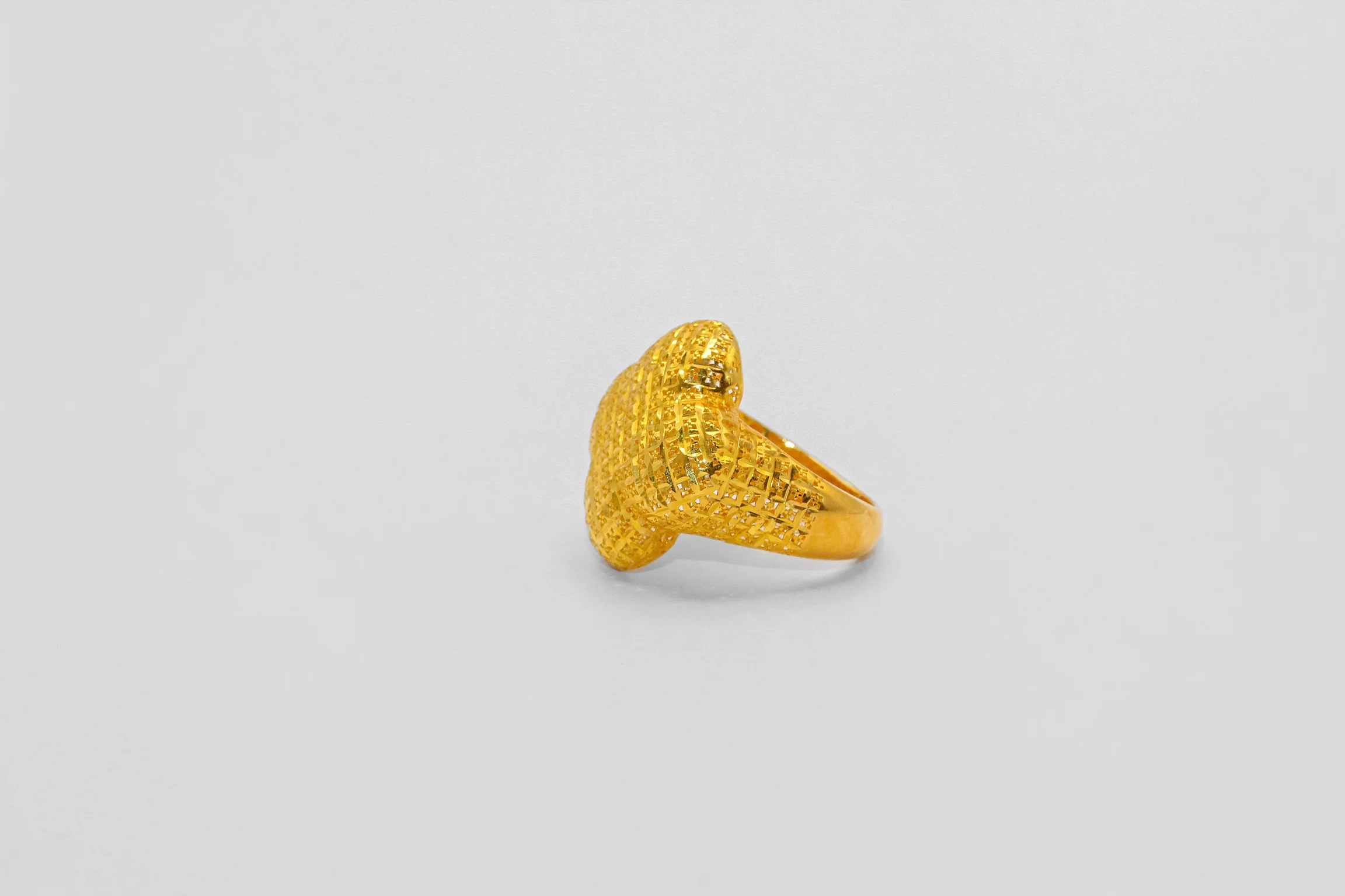 21K Gold Clover Puff Ring - Image 2