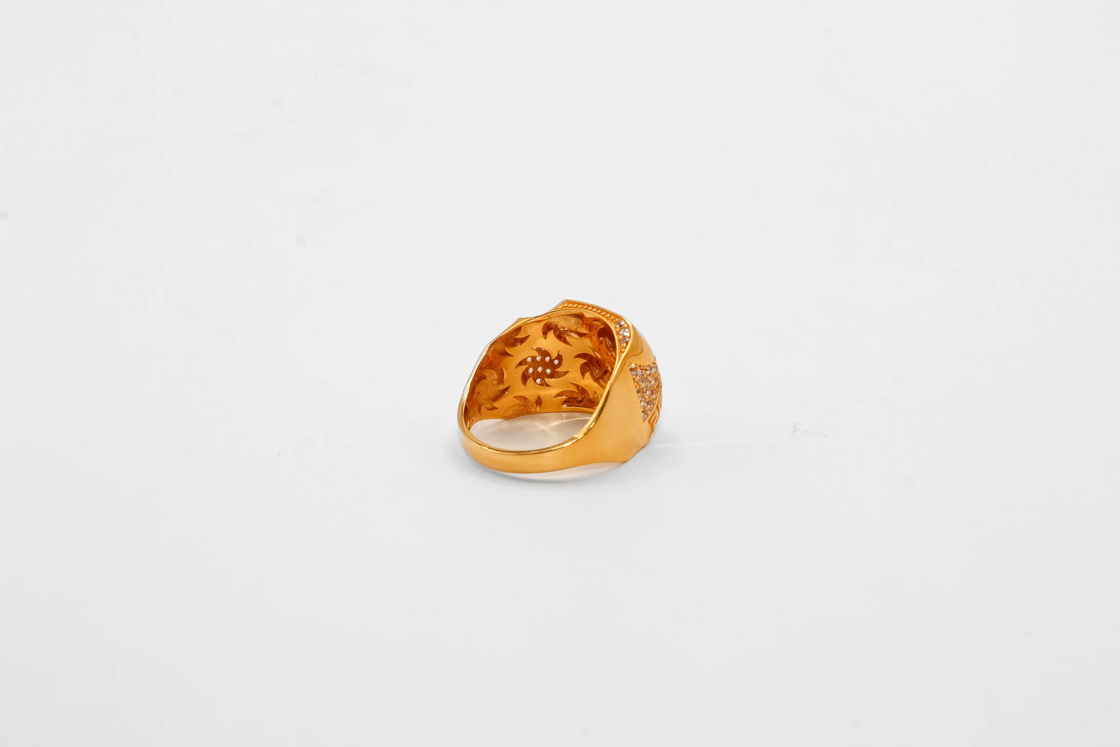 21K Gold Square Design Ring - Image 3